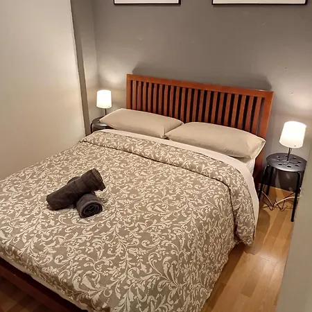 Double Private In Center Metro L5-l1 Hostel Barcelona