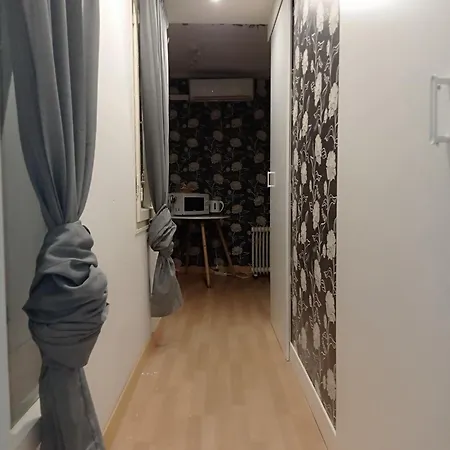 Hostel Double Private In Center Metro L5-l1 Barcelona