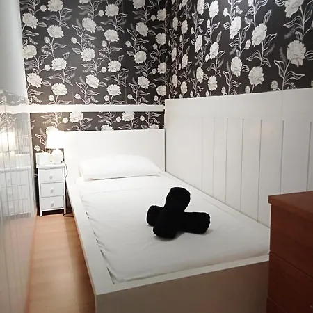 Hostel Double Private In Center Metro L5-l1 Barcelona